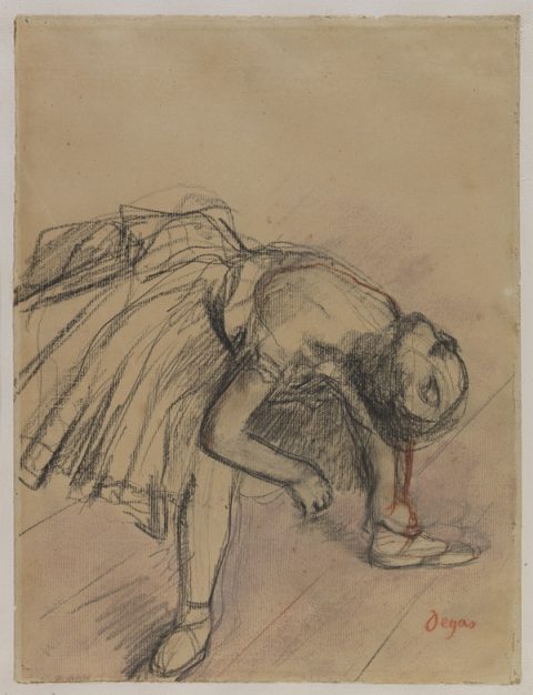 Danseuse ajustant son chausson - Edgar DEGAS