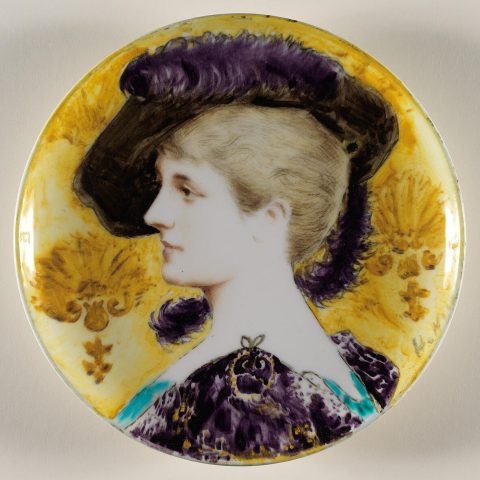 Plat décoratif à figure de fantaisie - Théodore DECK / Paul HELLEU 